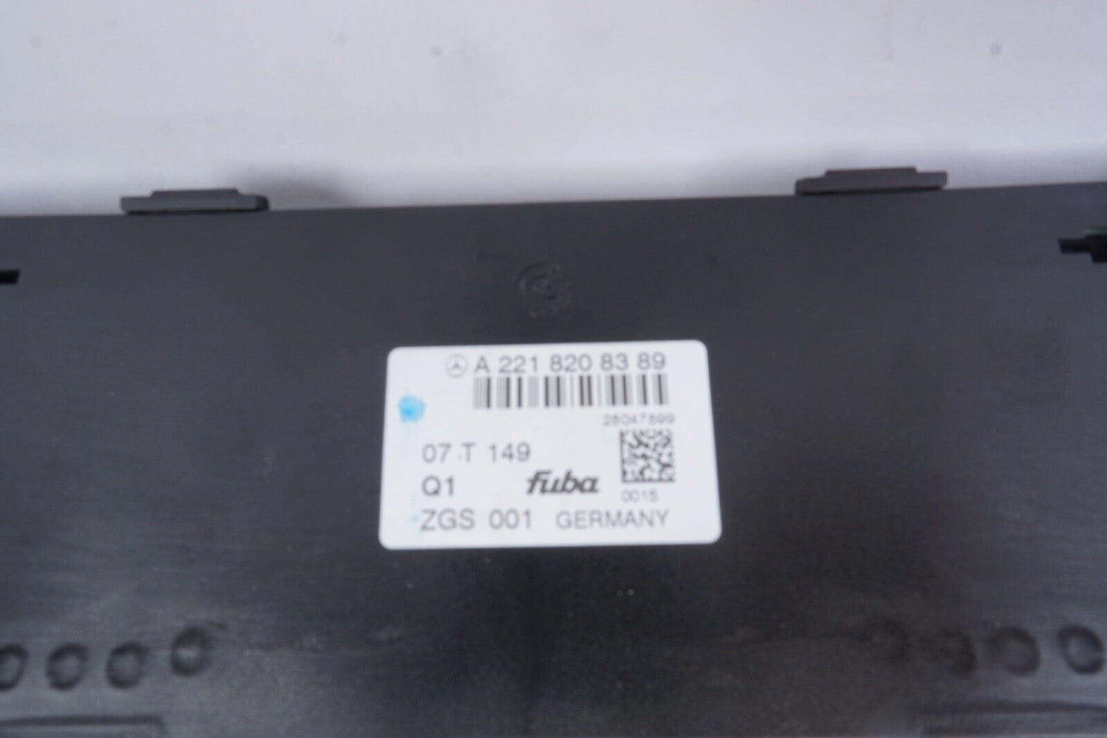 07-13 Mercedes W221 S550 S63 AMG Rear Roof Antenna Amplifier Amp 2218704789 OEM