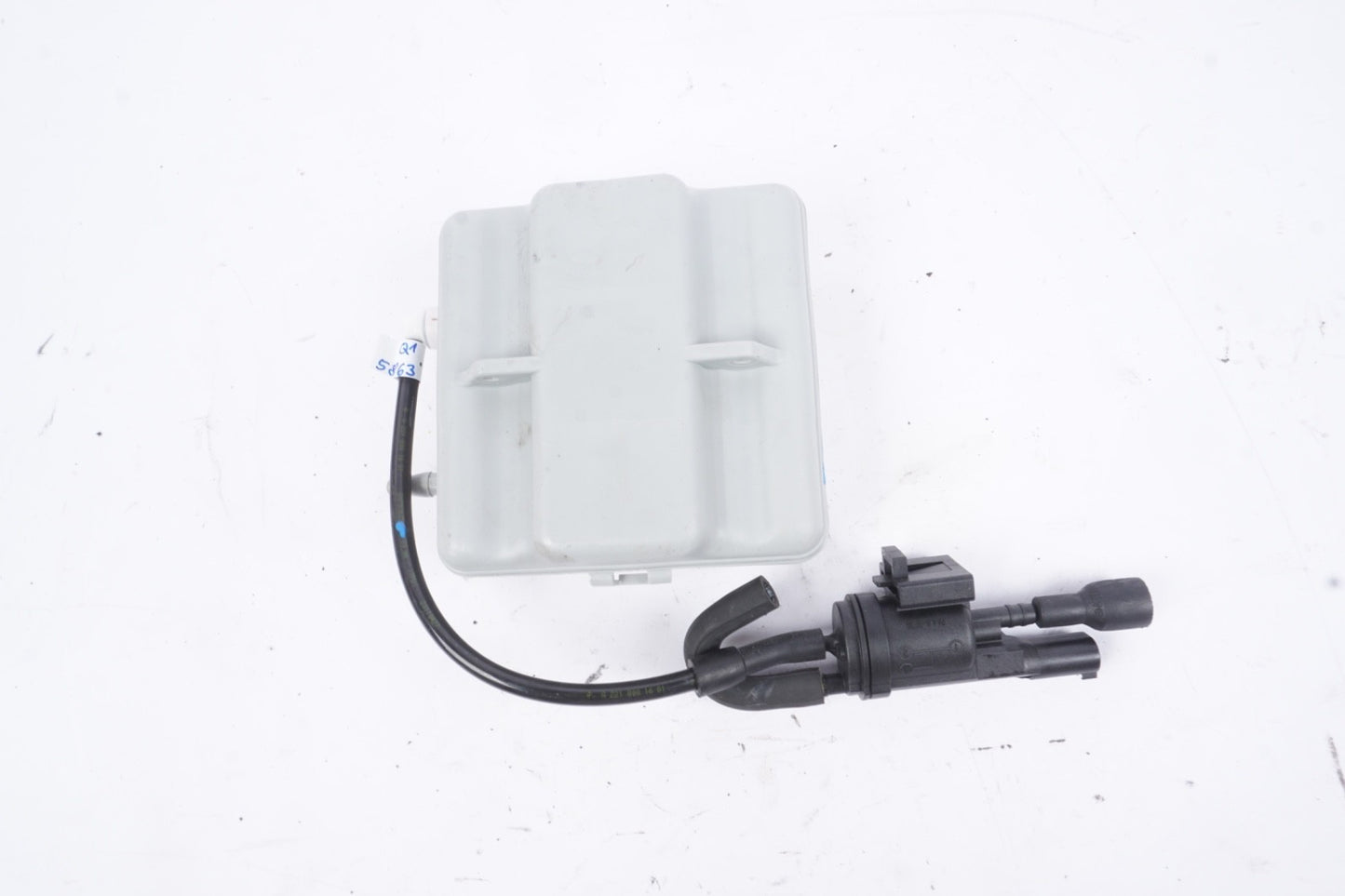 2014 - 2017 MERCEDES S550 CENTRAL LOCKING VACUUM VALVE PUMP TANK OEM