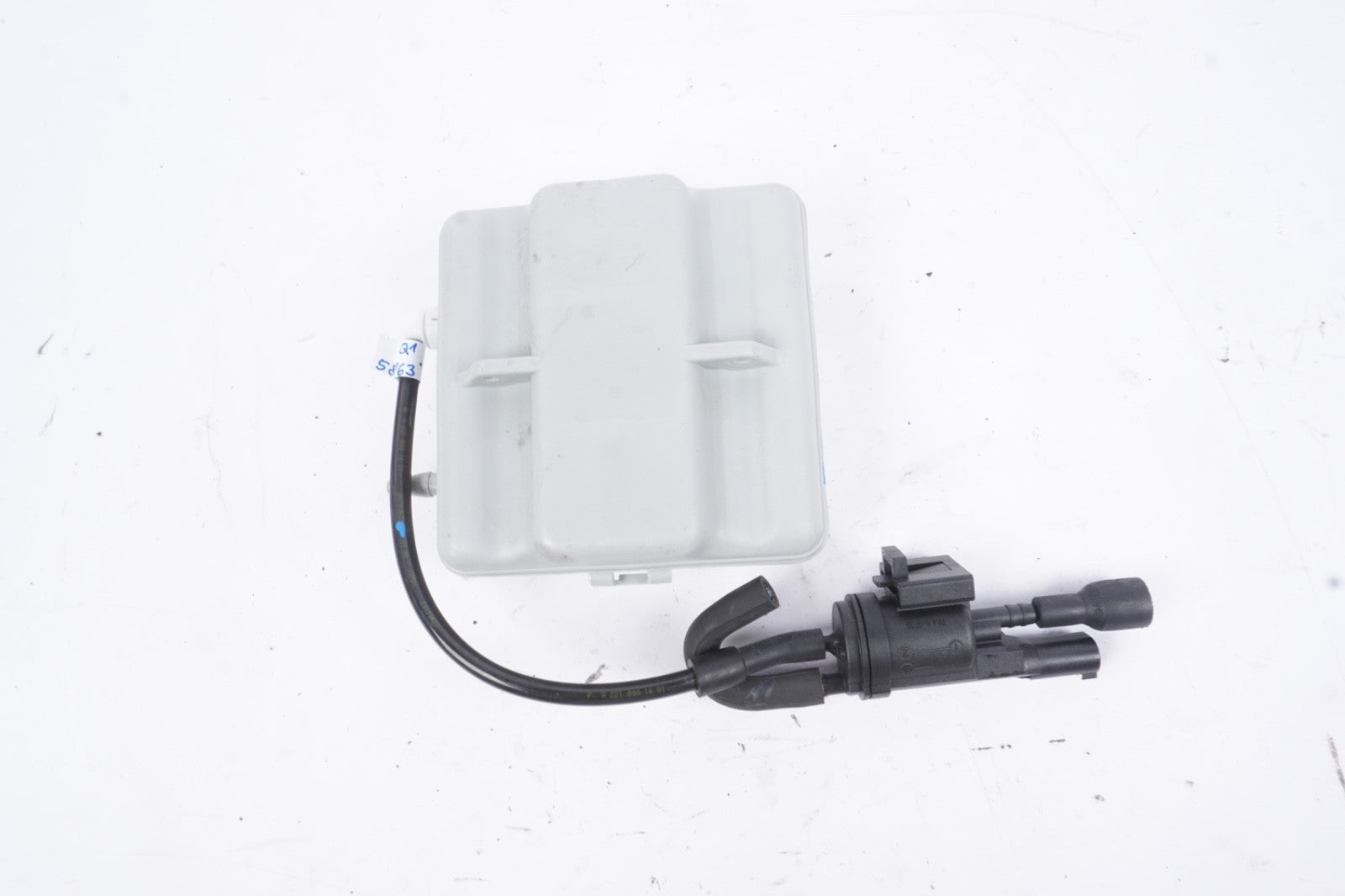 2014 - 2017 MERCEDES S550 CENTRAL LOCKING VACUUM VALVE PUMP TANK OEM