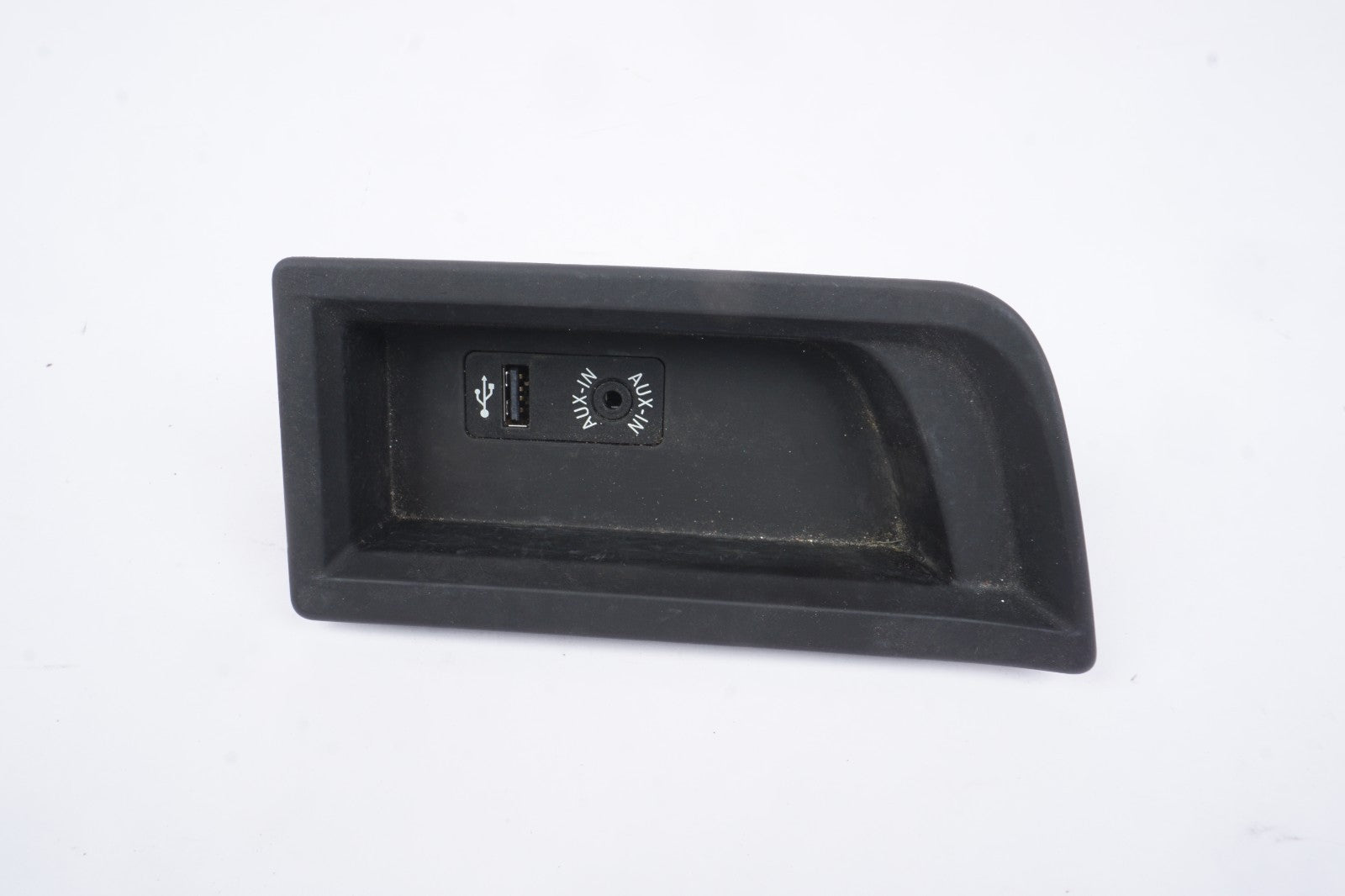 14-16 BMW 428 435 440 Convertible Center Console USB & AUX Port Socket  OEM