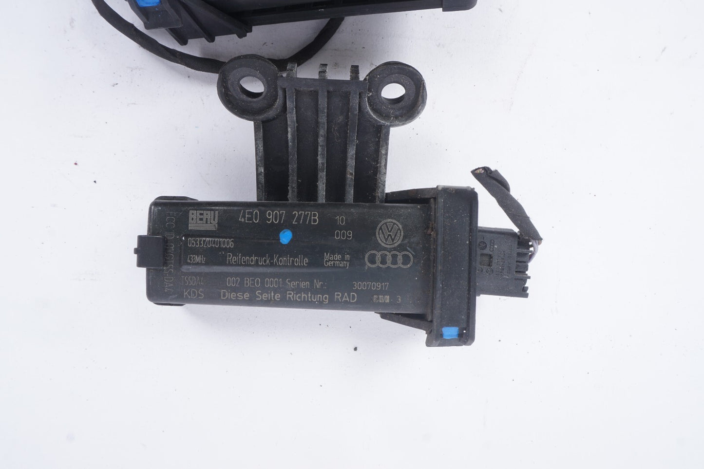 2004  - 2010 Audi A8 A8L TPMS Tire Pressure Monitoring Antenna Sensor 2Pcs OEM