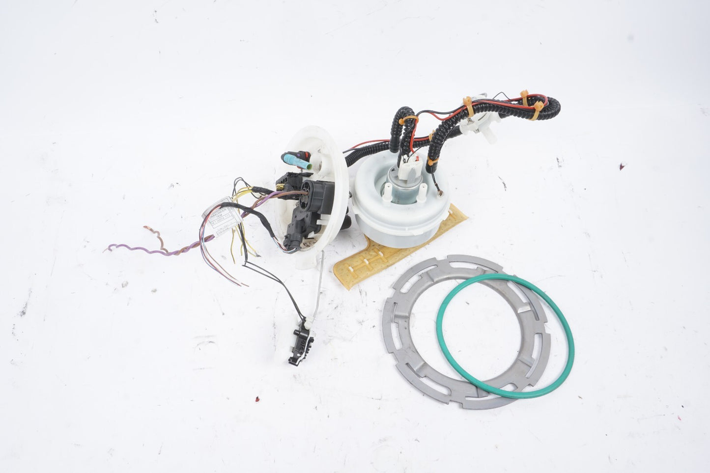 13 - 18 BMW 650i Fuel Pump 7308449 OEM