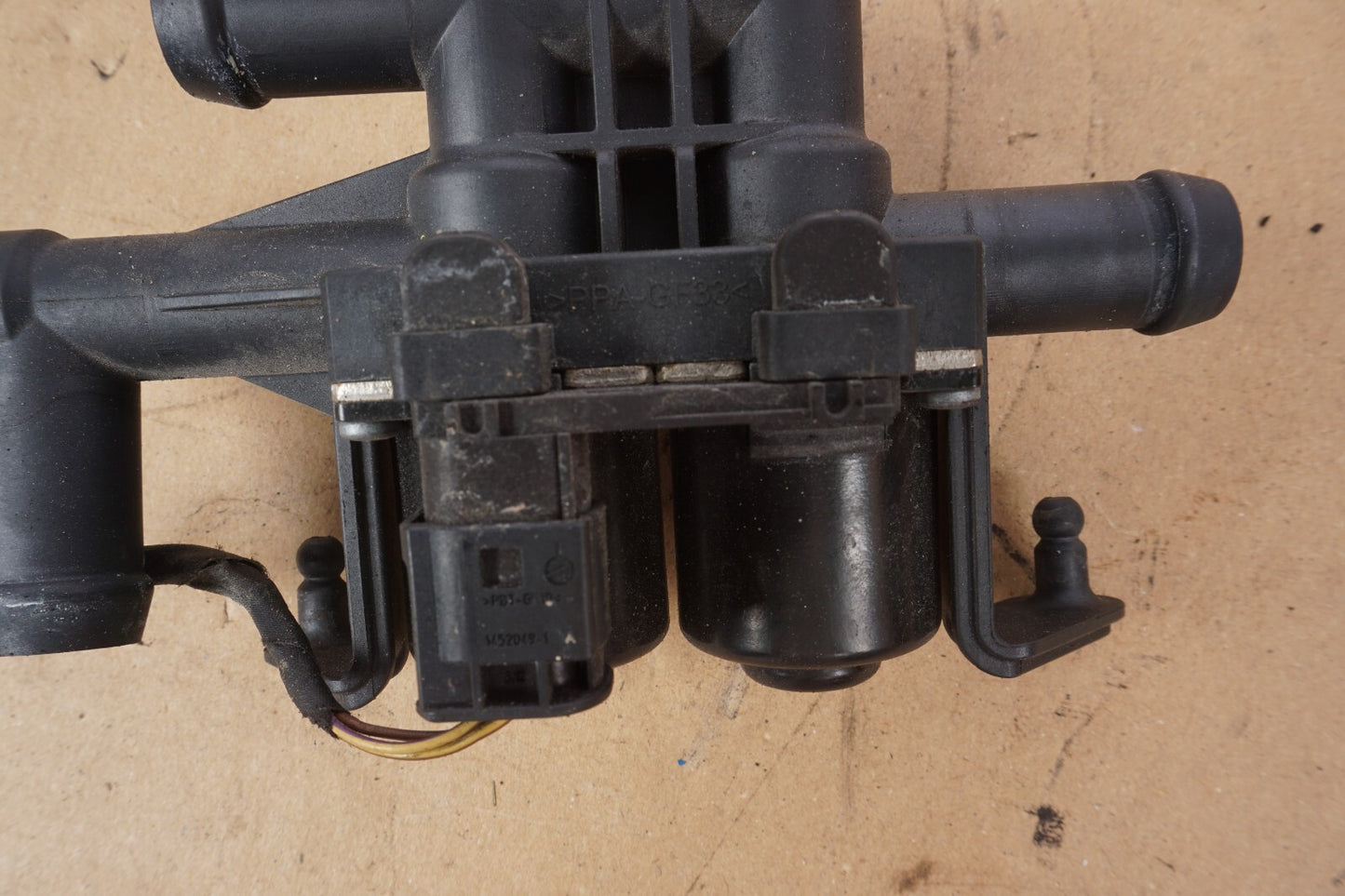 2012-2018 BMW 550i 650i 750i HVAC Heater Water Control Valve 64119119164  OEM