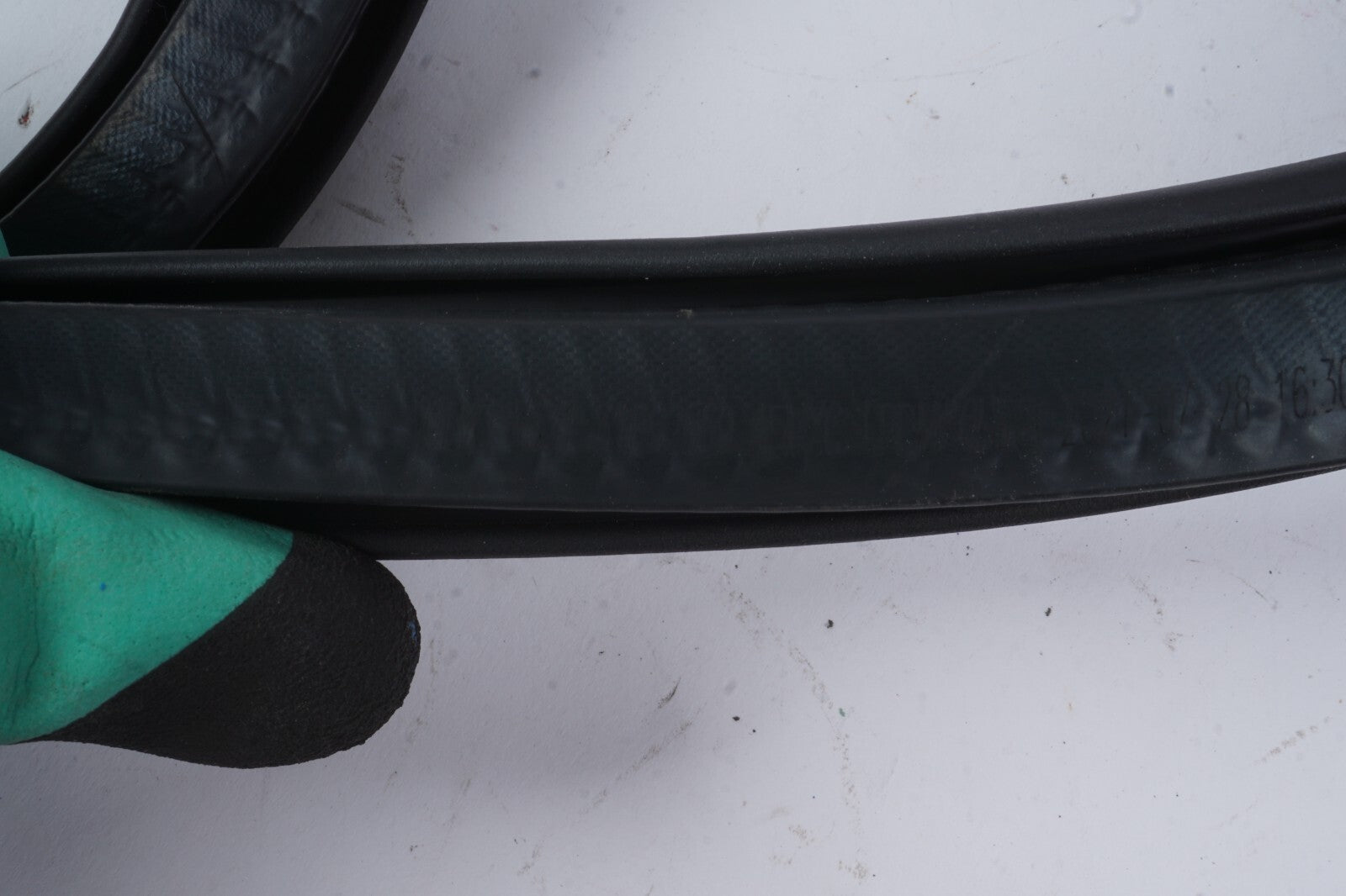 2021 - 2023 Polestar 2 Door Weatherstrip Seal Front & Rear Set Of 4 OEM