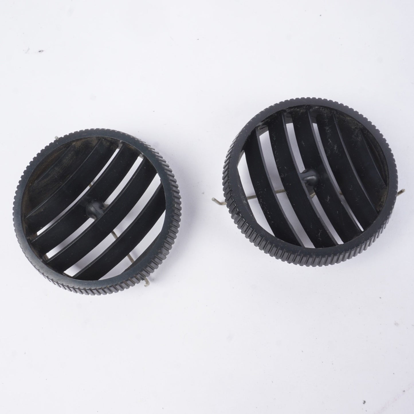 Clearance Kysor 3-1/8 in. Round Louver with 3 in. Mounting Diameter – 3299017