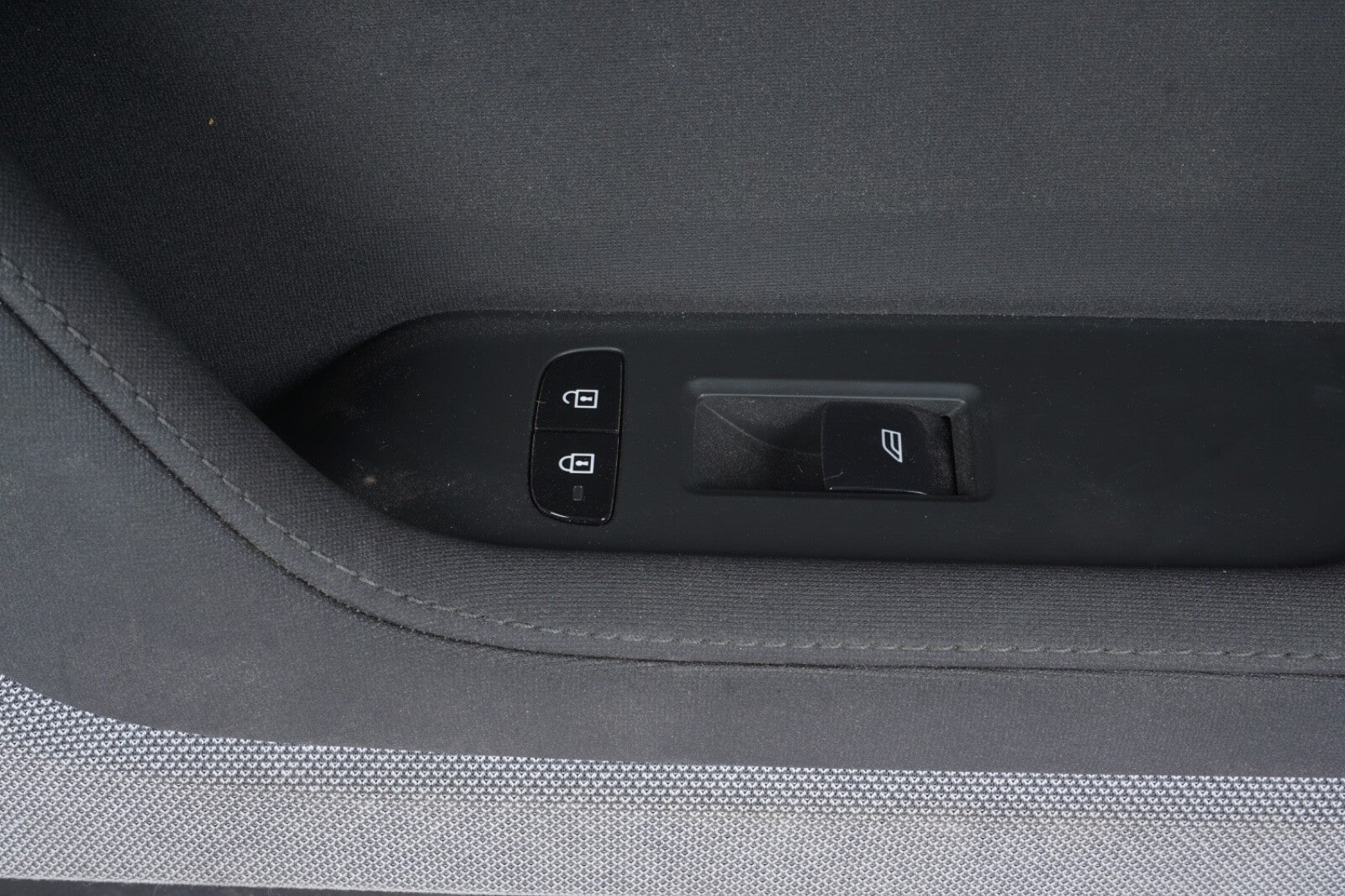 21-23 POLESTAR 2 FRONT RIGHT PASSENGER SIDE INTERIOR DOOR PANEL TRIM COVER OEM