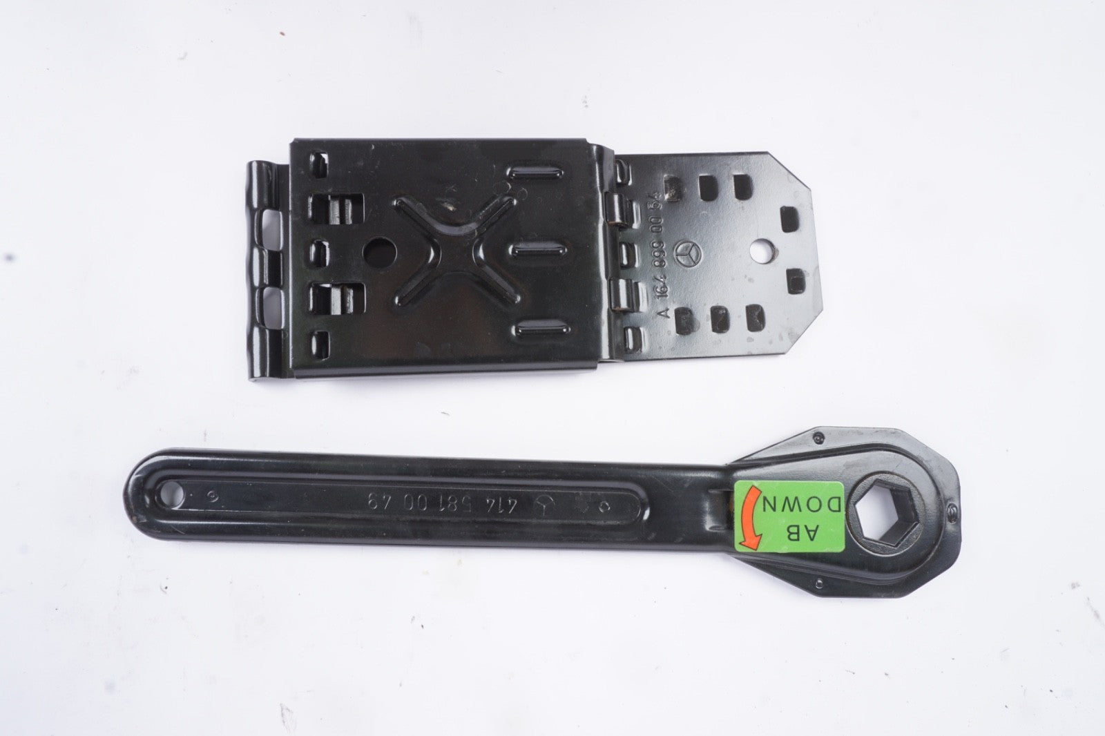2006 - 2011 Mercedes ML350 Spare Tire Jack and Tool Kit Emergency OEM