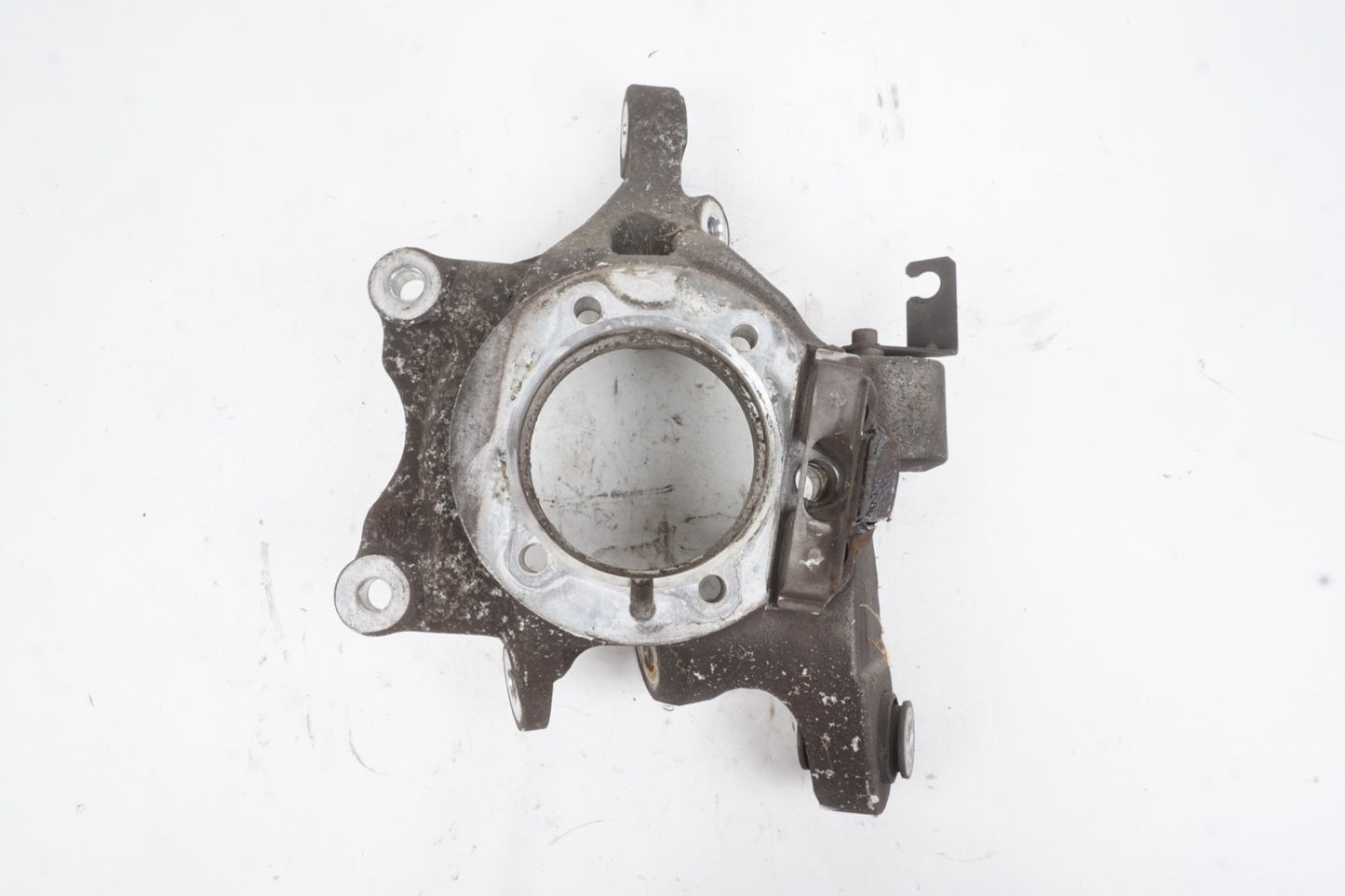 2014 - 2020 MASERATI QUATTROPORTE AWD RIGHT PASS REAR SPINDLE KNUCKLE HUB OEM