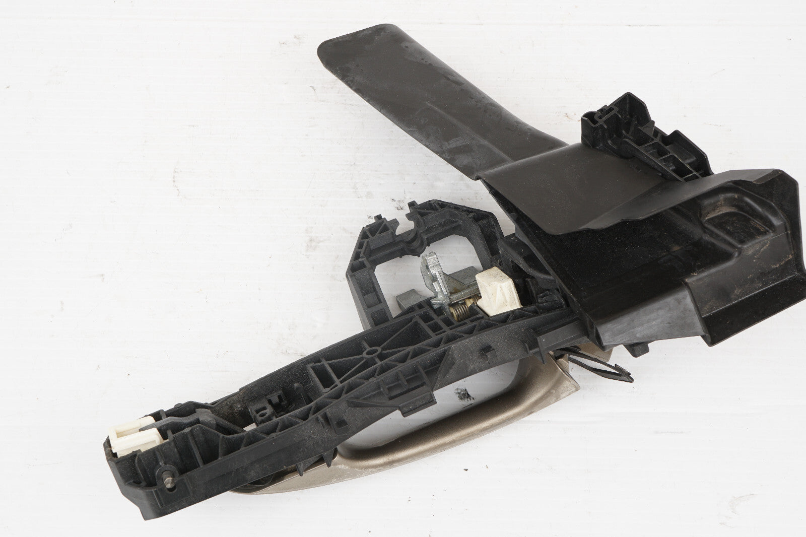 2008 - 2011 MERCEDES-BENZ C300 W204 FRONT LEFT DRIVER EXTERIOR DOOR HANDLE OEM