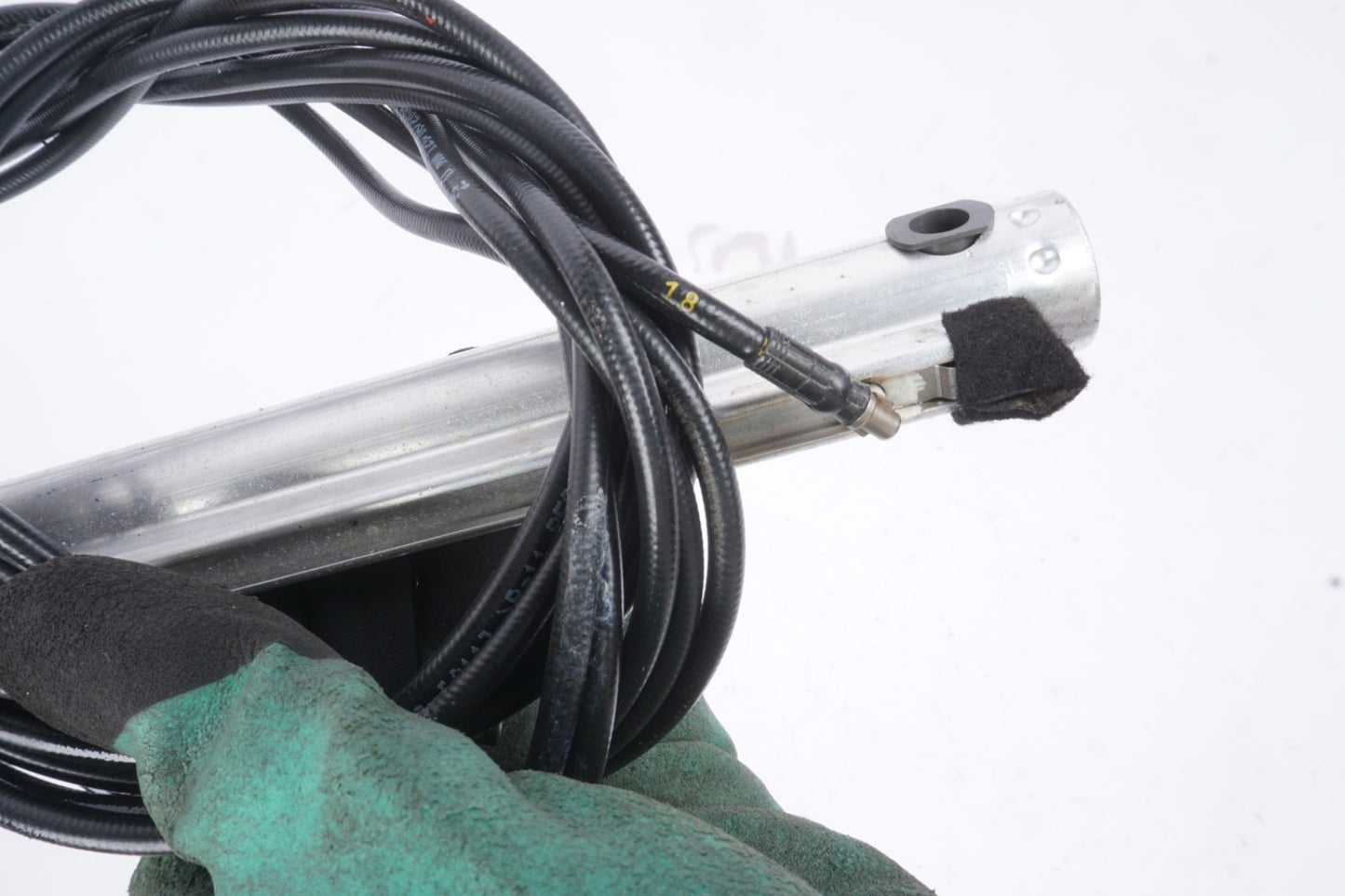 2006 - 2013 VOLVO C70 ROOF HYDRAULIC SHOCK LINE RIGHT PASSENGER SIDE 17 18 OEM