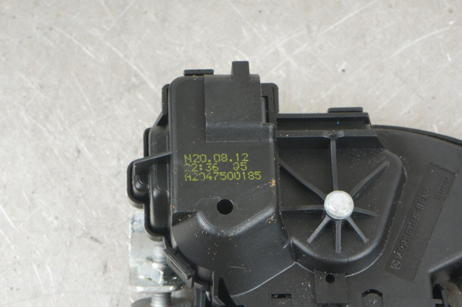 08-17 Mercedes W204 C350 C300 Trunk Lid Latch Lock Actuator 2047500185 OEM