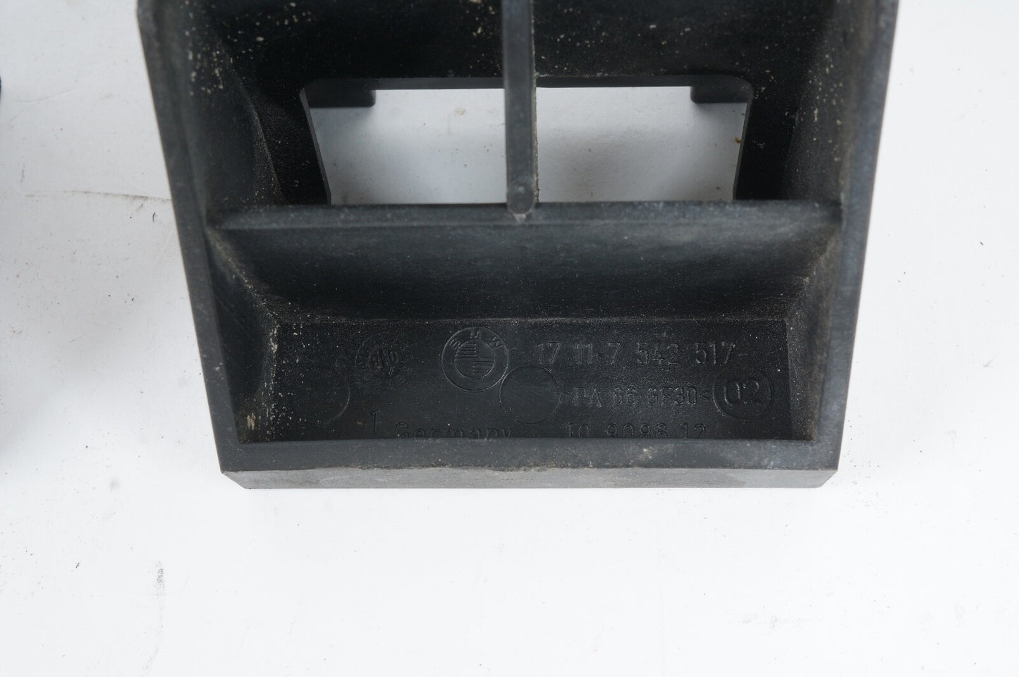 2008-2010 BMW 535i 528i 550i 650 RADIATOR LOWER BRACKET MOUNTS PAIR OEM 7542517