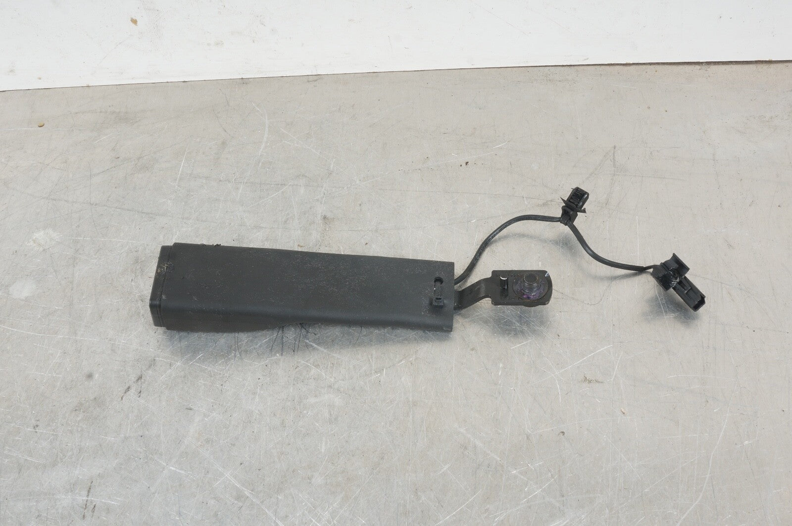 2020 2021 2022 CADILLAC CT4 FRONT LEFT SEAT BELT BUCKLE BLACK 84690873 OEM