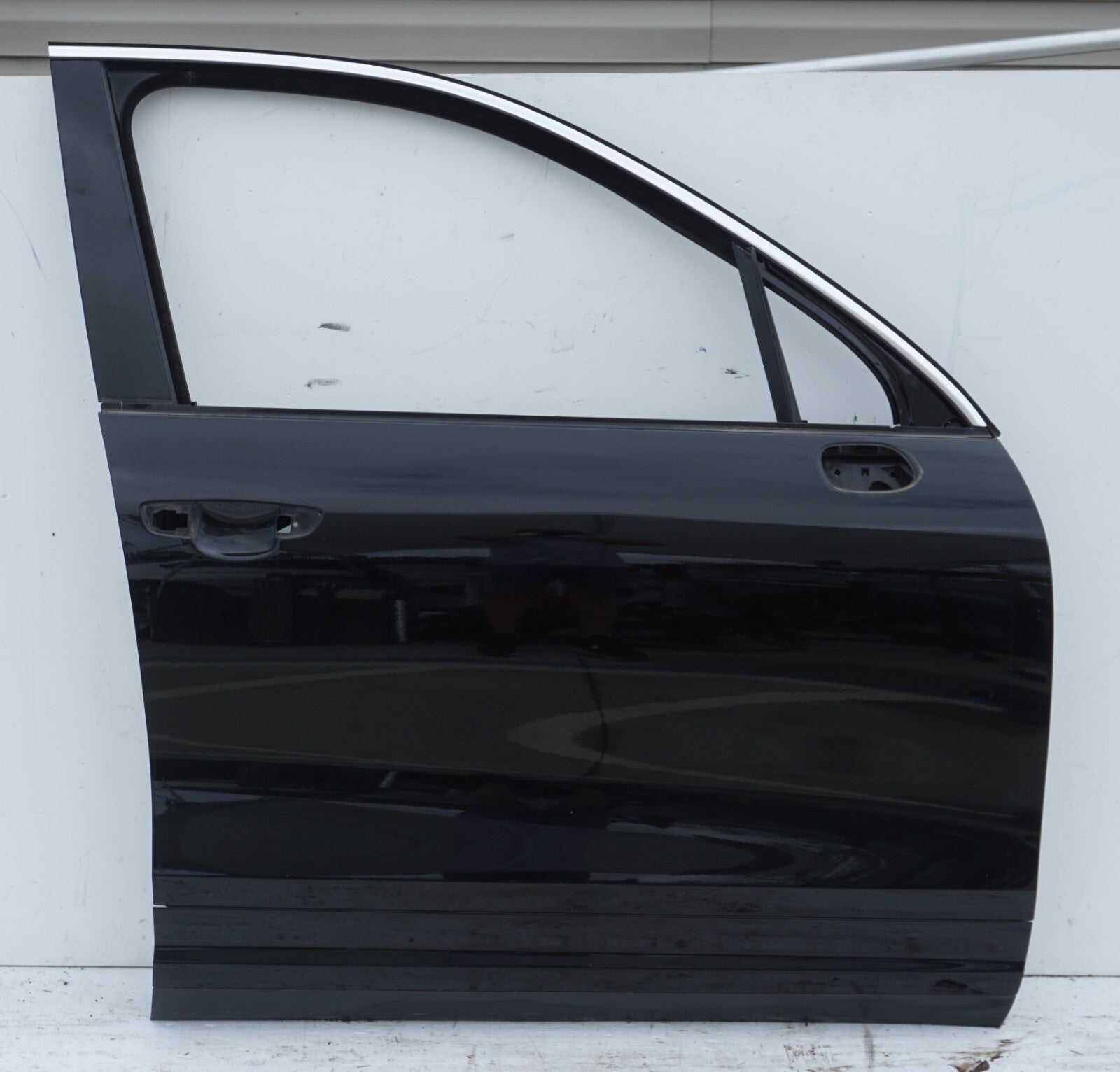 11-18 Porsche Cayenne 958 Front Right Passenger Door Shell OEM