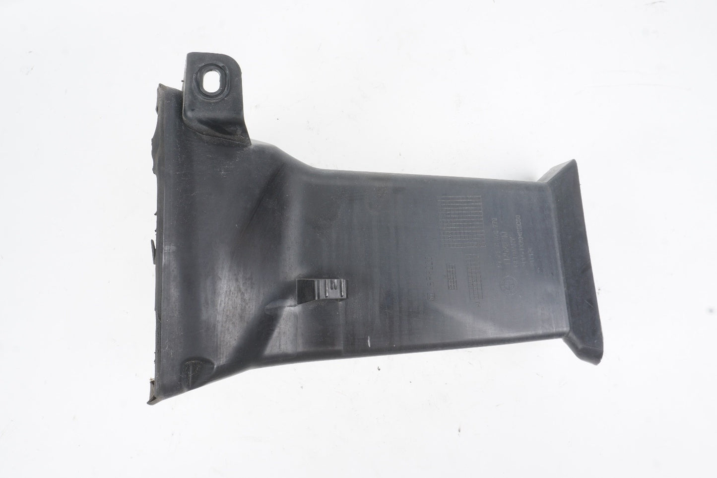 2018 - 2023 BMW X2 F39 2.0L RADIATOR LEFT AIR INTAKE DUCT TUBE OEM 8070779