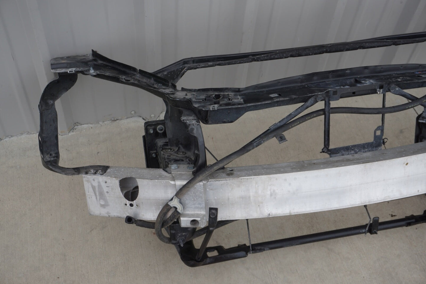 03 - 08 Mercedes SL500 SL550 Front Reinforcement Bar Upper Radiator Support Clip