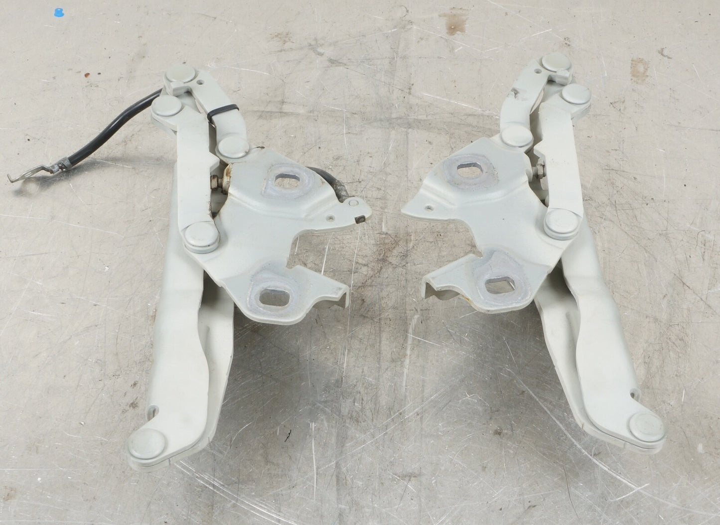 2011 BMW 328xi COUPE E92 - HOOD HINGES PAIR	7289997 / 7289998