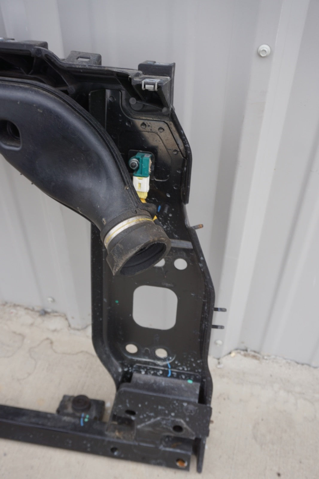 2014 - 2020 Fiat 500L Radiator Support Core 68307073AA OEM