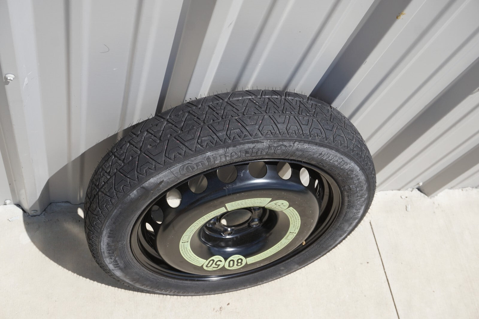 10-17 Mercedes W207 E350 Spare Tire   T135/80R17 OEM