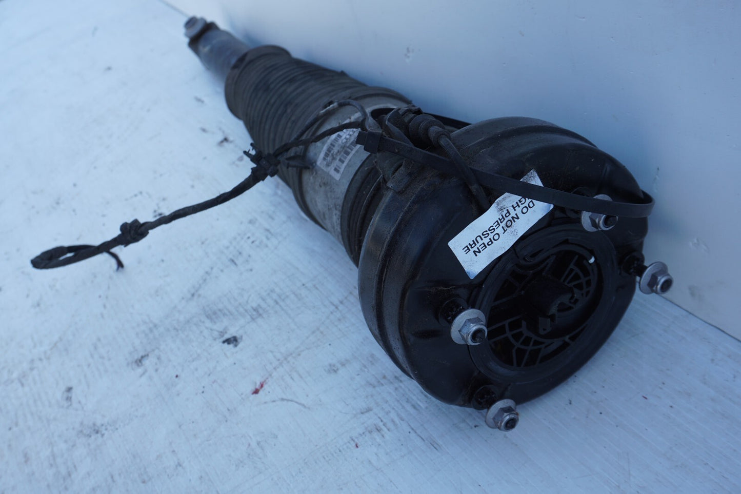 12-17 AUDI A8L A8 3.0L REAR LEFT DRIVER SIDE AIR SHOCK STRUT 4H0616001M OEM