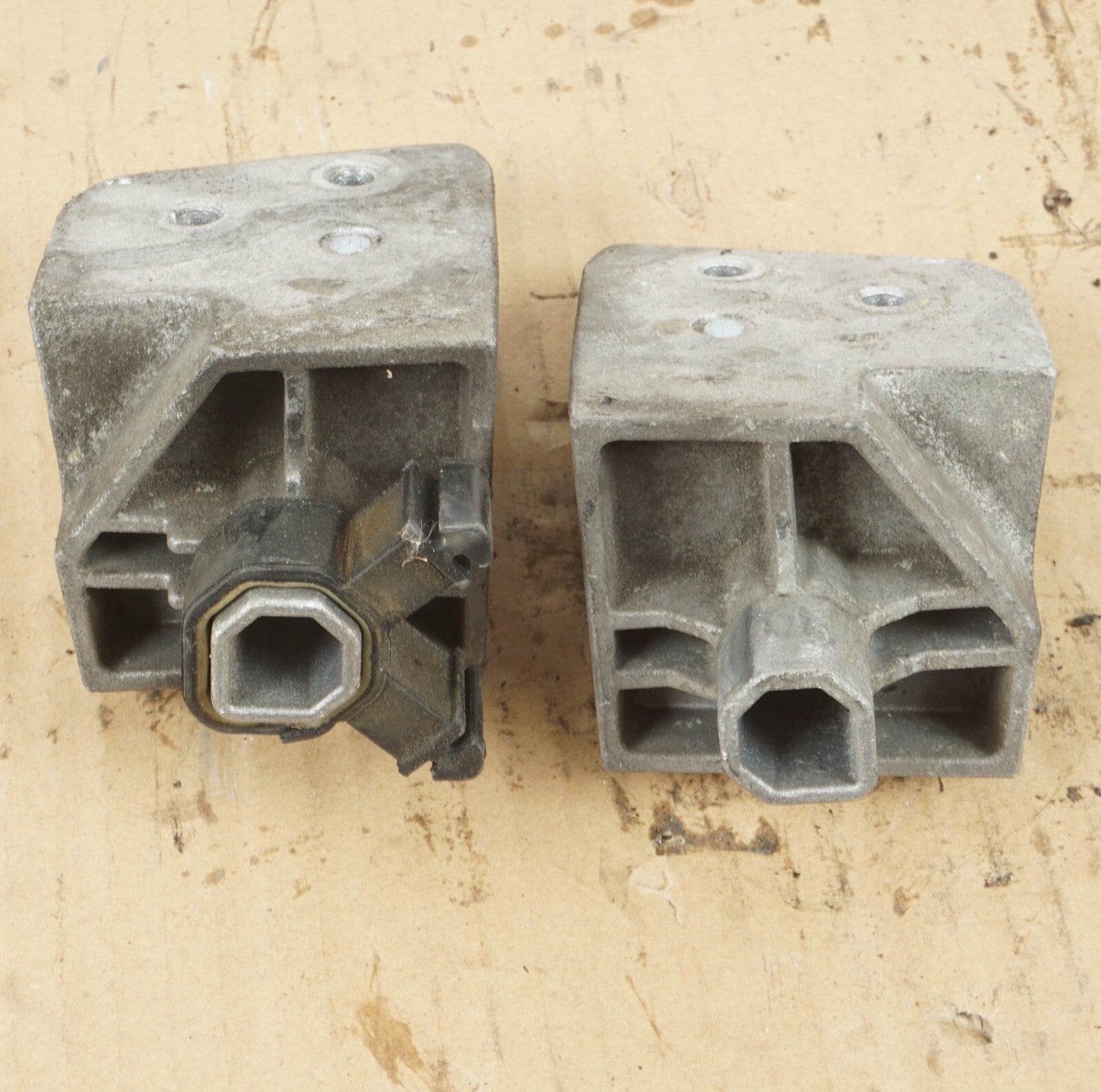 14-17 MASERATI QUATTROPORTE RADIATOR SUPPORT BRACKET LEFT & RIGHT OEM