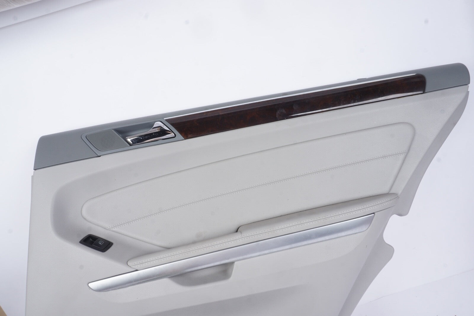 2009 - 2011 OEM MERCEDES-BENZ ML350 REAR RIGHT INTERIOR DOOR PANEL COVER TRIM
