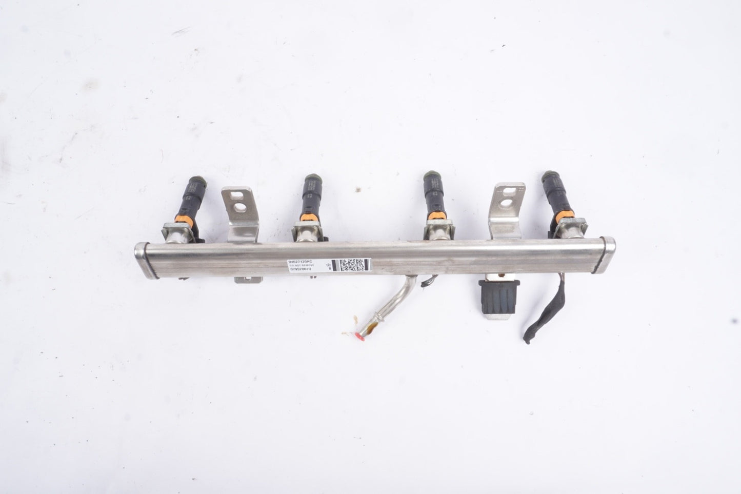 2016 - 2018 Fiat 500X 2.4L Engine Fuel Rail Injector with Injectors OEM