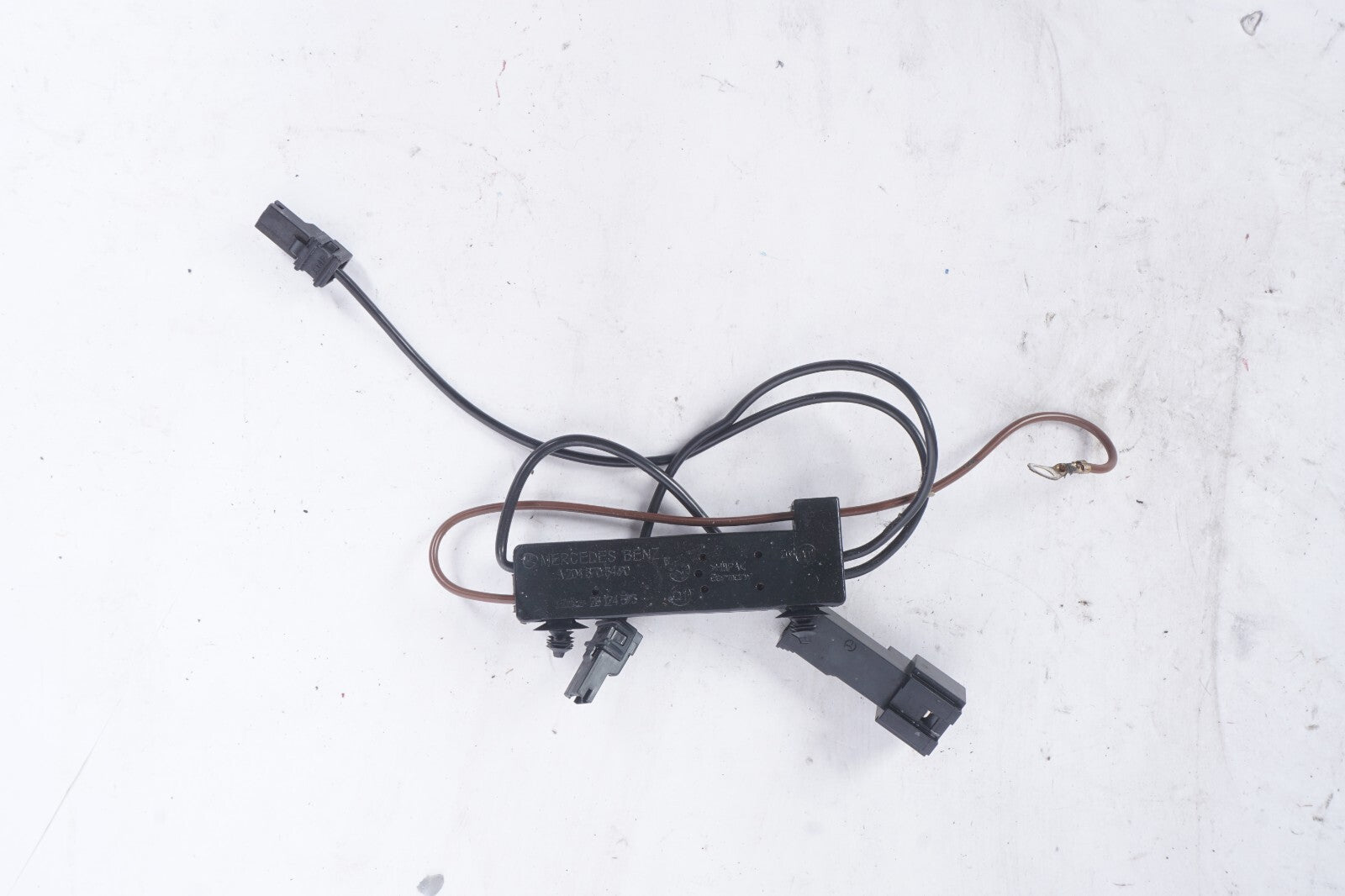 08-14 Mercedes C250 C300 C350 Radio Antenna Noise Filter 2048708490 OEM