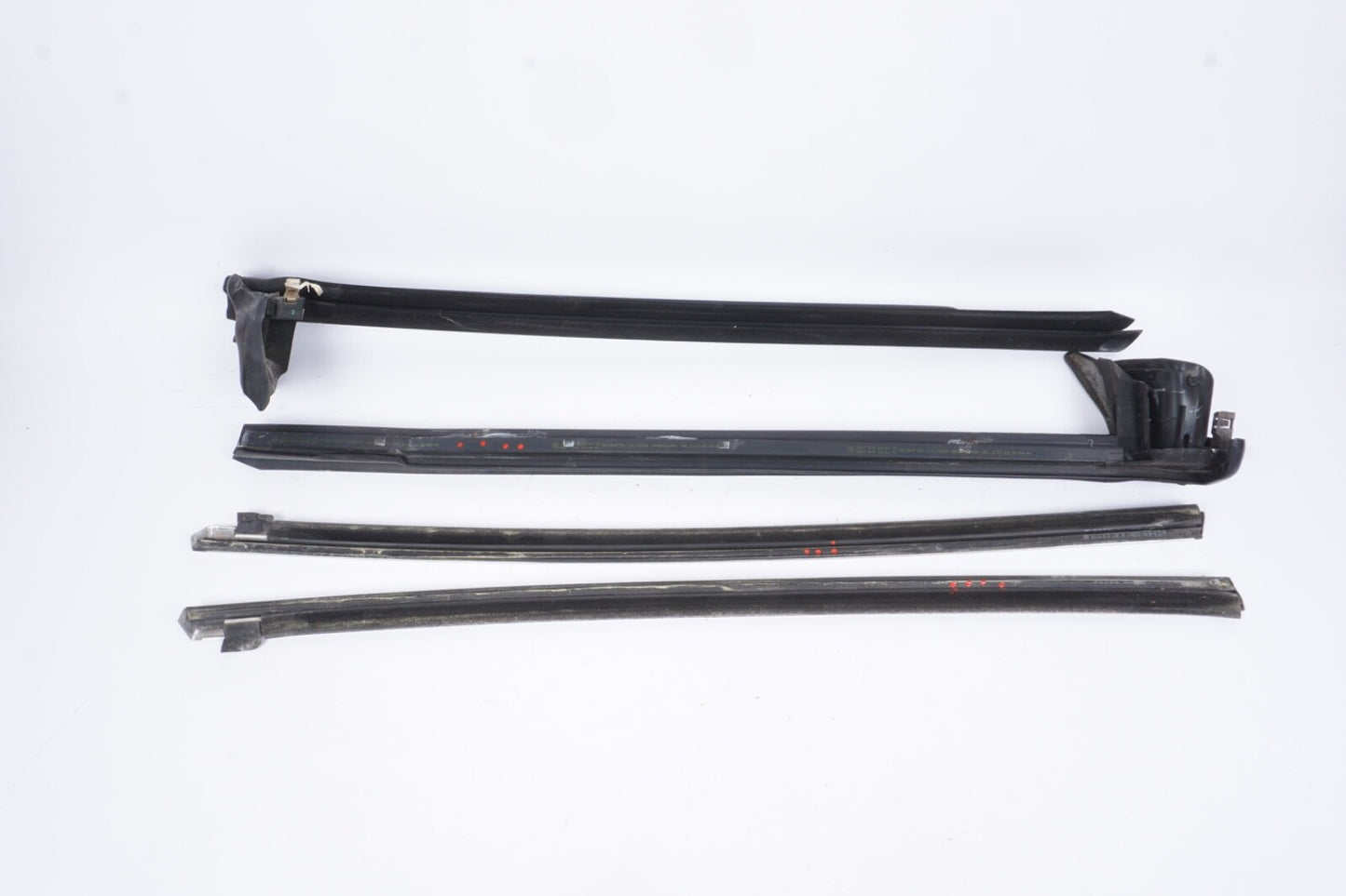 2011-2014 MERCEDES E350 CONVERTIBLE REAR QUARTER RUBBER SEAT LEFT & RIGHT