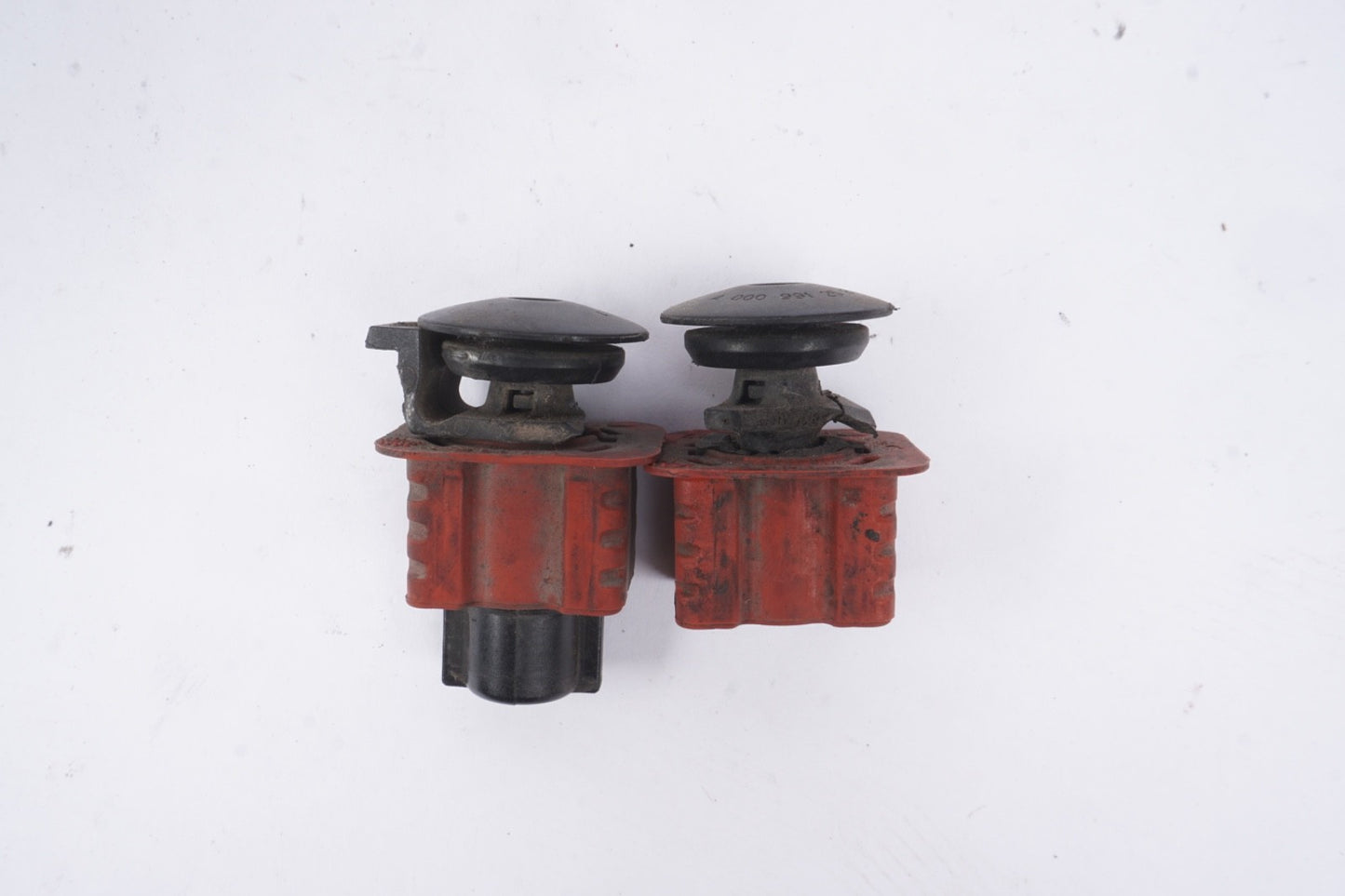 2008 - 2025 MERCEDES C300 E350 RADIATOR UPPER MOUNT AIE SEAL CLIP SET OF 2