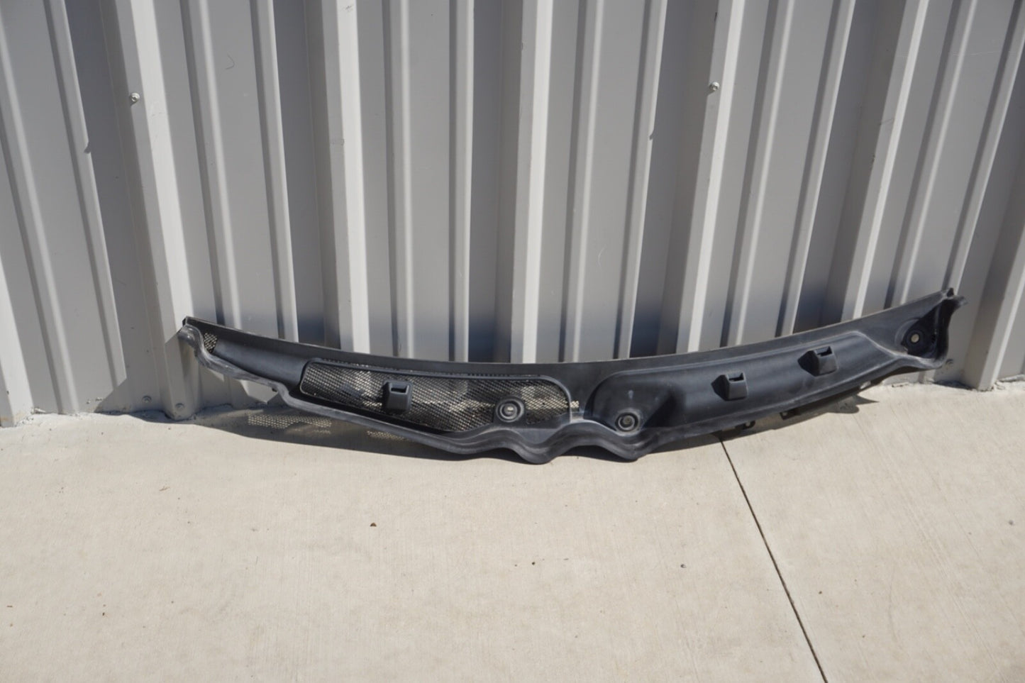 2010-2014 Mercedes W207 E550 Coupe Front Windshield Wiper Cowl Panel Washer OEM