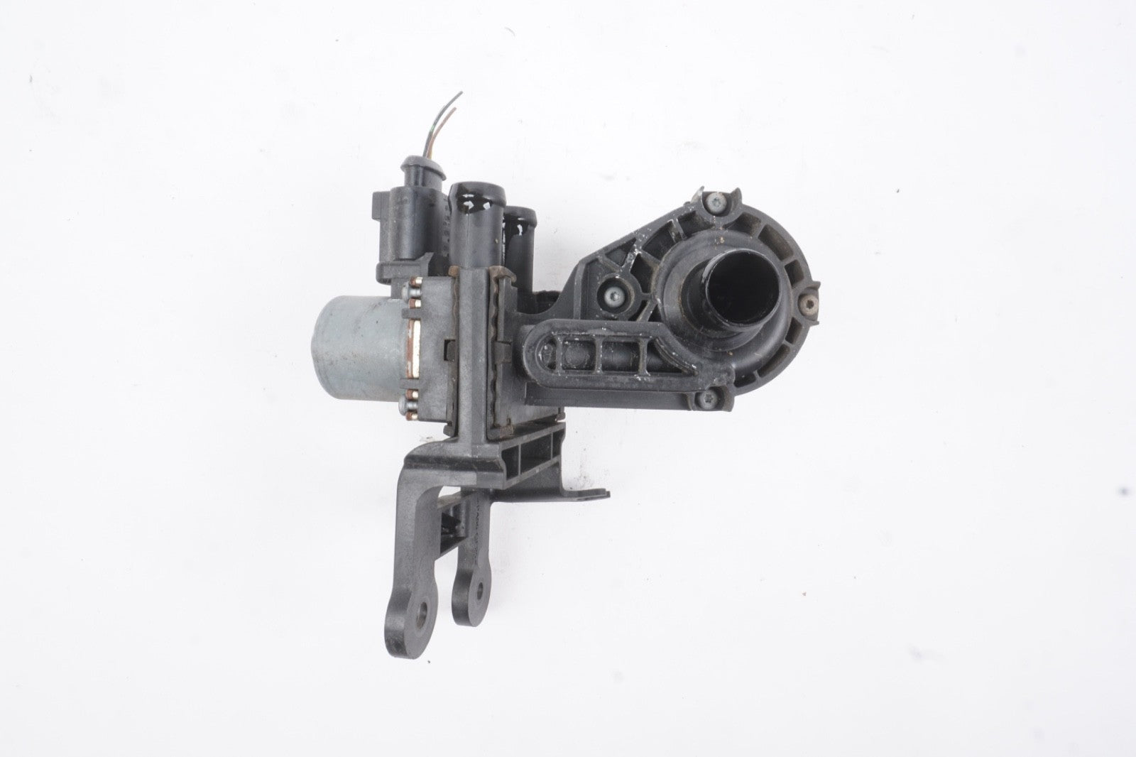2007 - 2009 AudiI A6 S6 Heater Control Valve Circulation Water Pump OEM