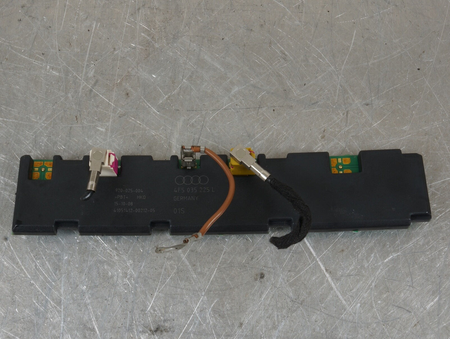 2009-2011 AUDI A6 QUATTRO - Right Antenna Booster 4F5035225L
