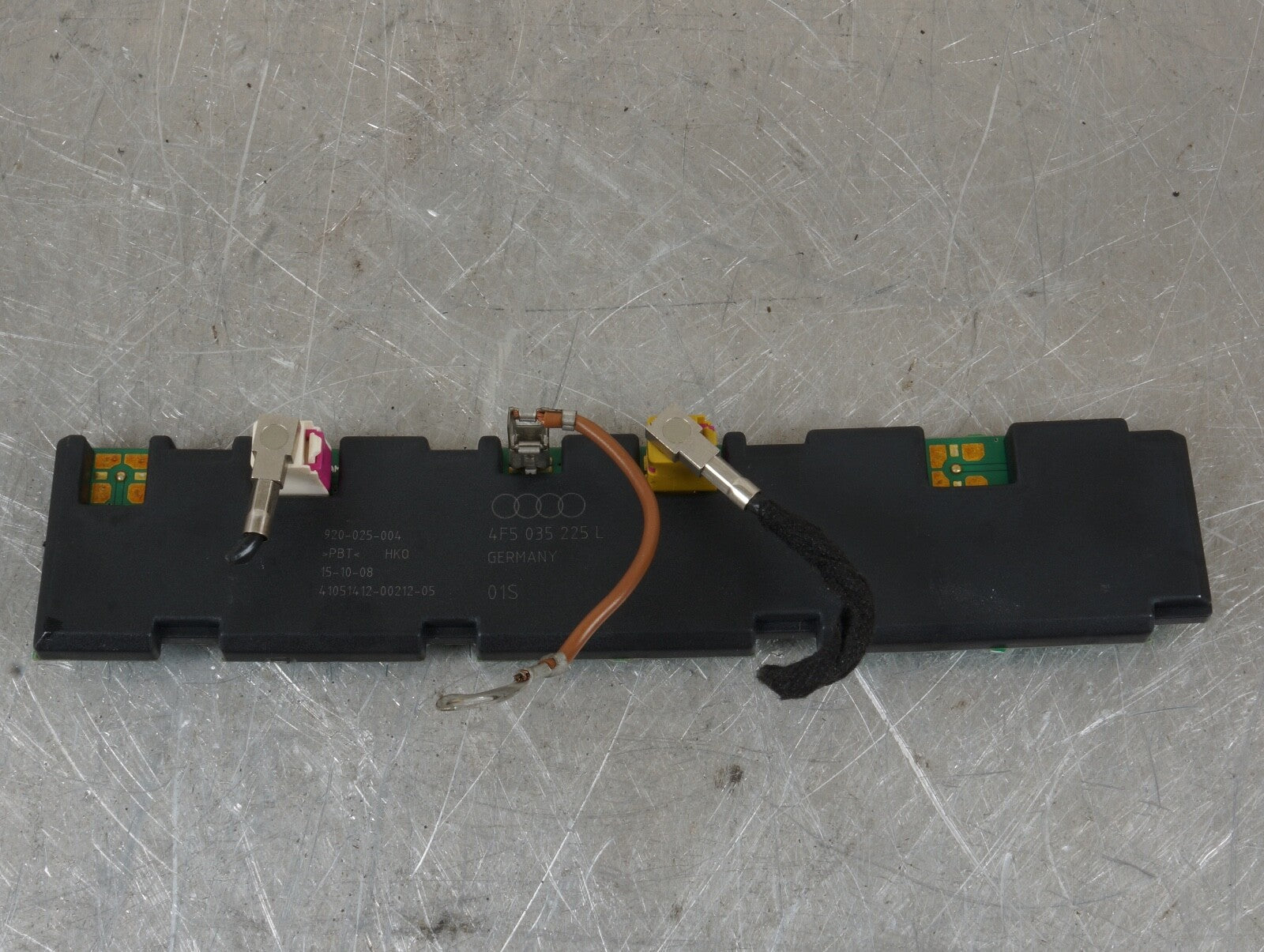2009-2011 AUDI A6 QUATTRO - Right Antenna Booster 4F5035225L