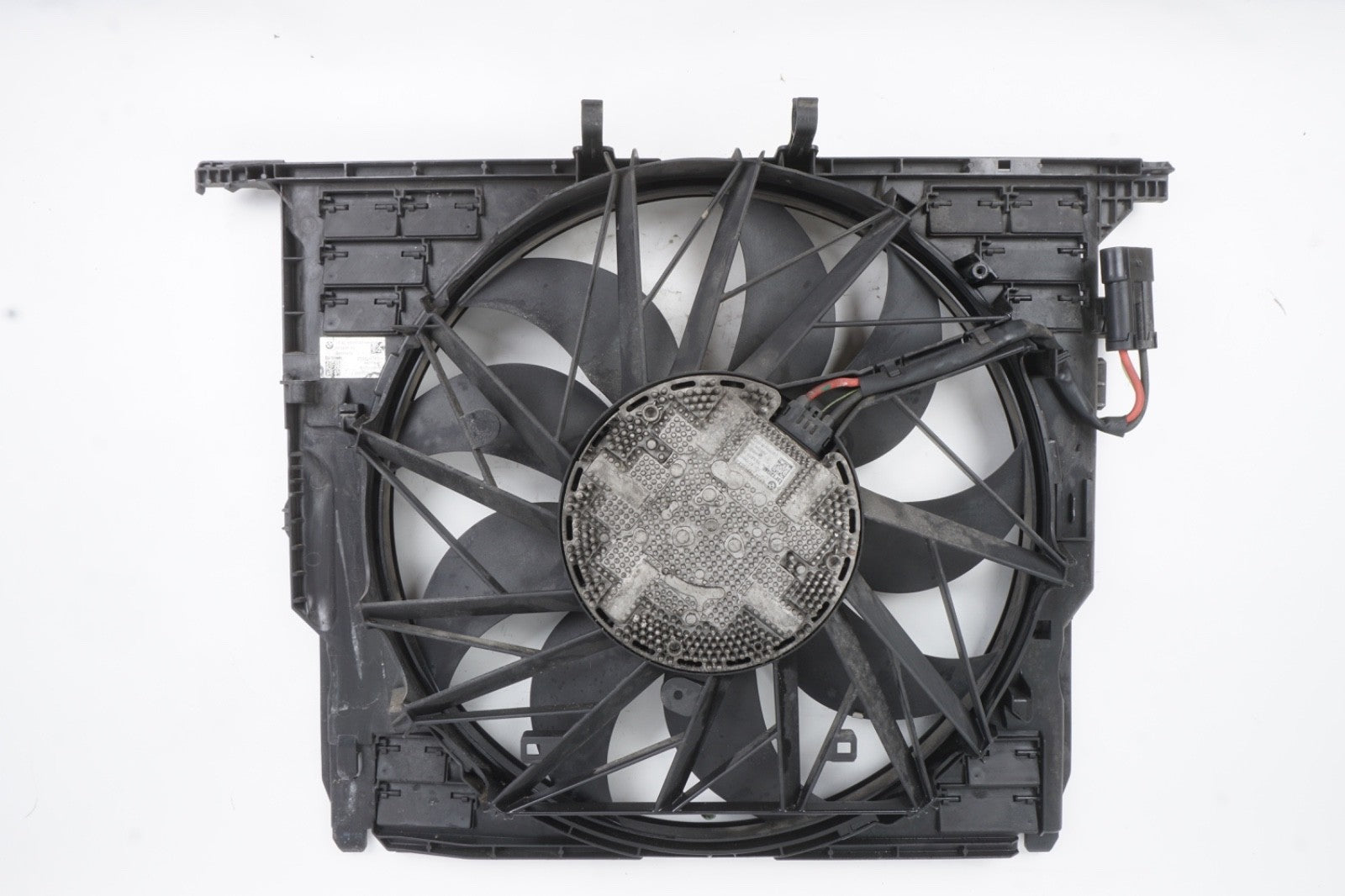OEM BMW F02 F06 F10 F12 F13 550 650 750 Radiator Cooling Fan Shroud w Motor