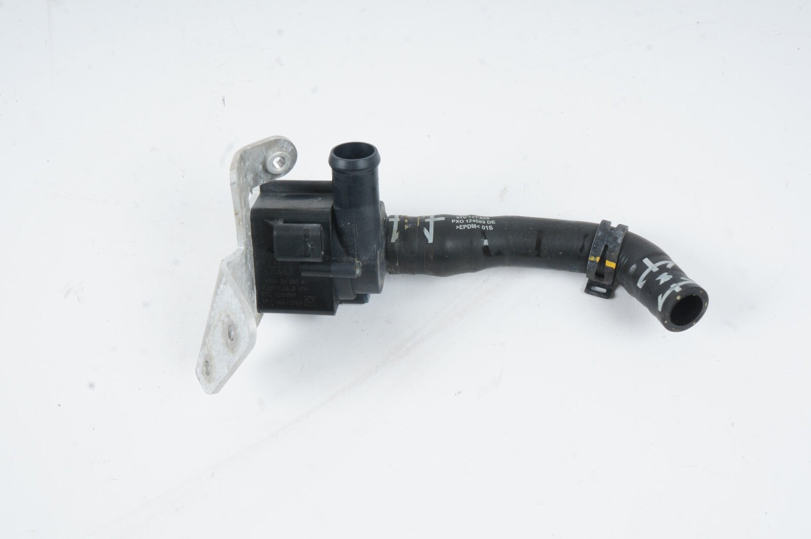 BENTLEY MULSANNE AUXILIARY COOLANT WATER PUMP OEM 059121012A