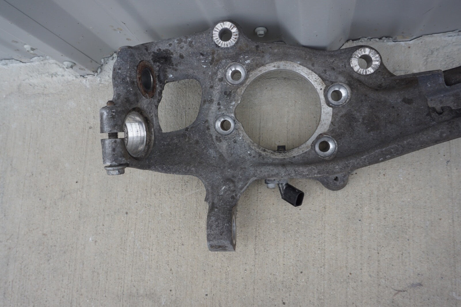 2012-2018 AUDI A7 QUATTRO FRONT LEFT DRIVER SIDE SPINDLE KNUCKLE WHEEL HUB OEM