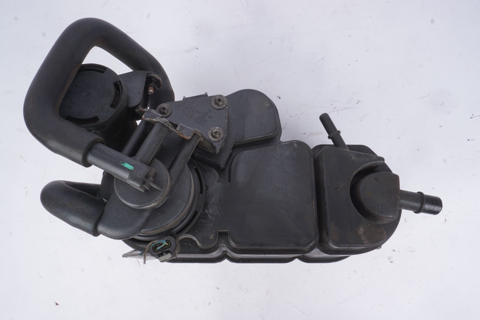 2011 - 2019 Audi A8 S8 Q7 Charcoal Filter With Leak Detection Pump OEM