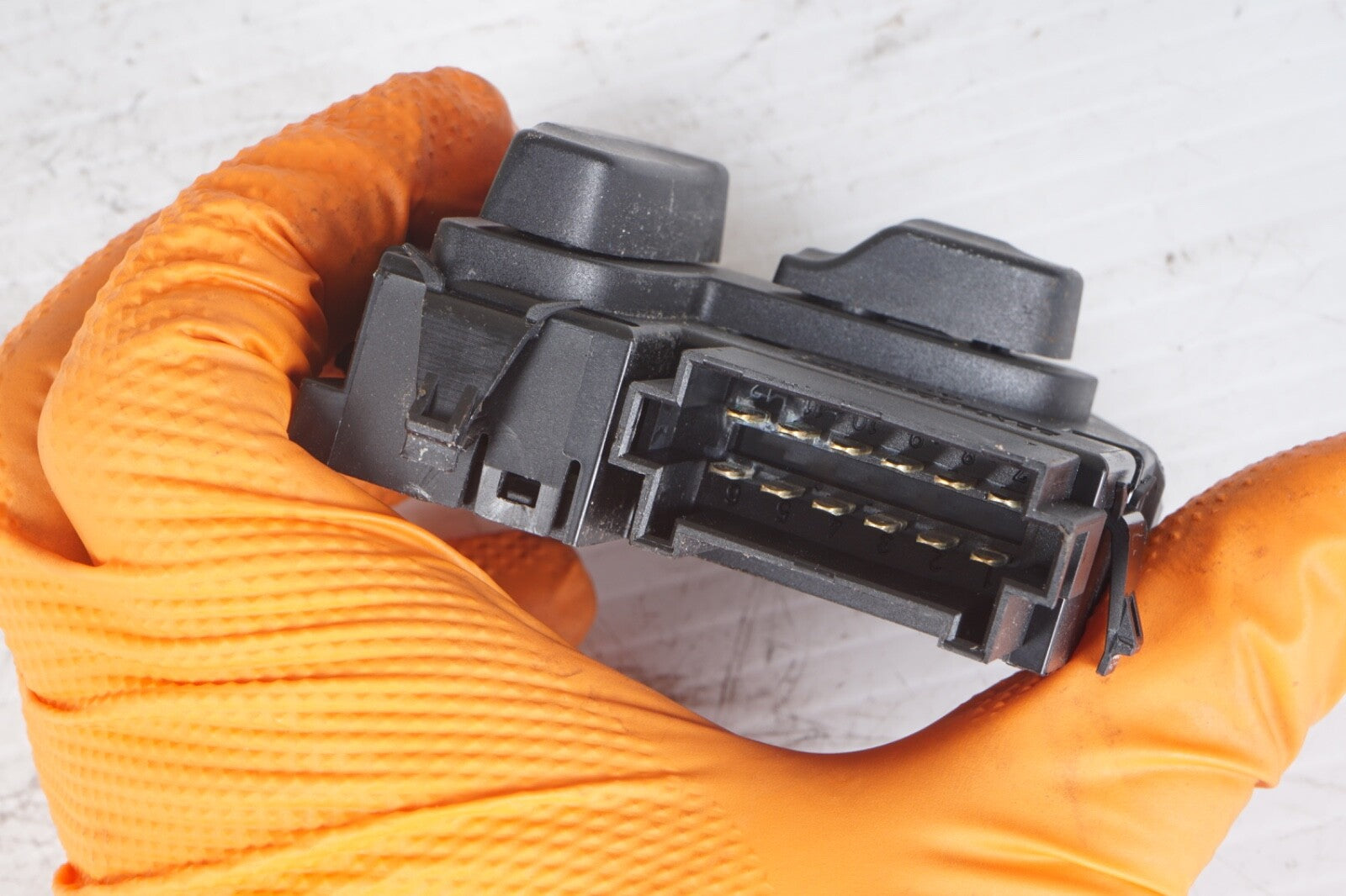 08-14 Mercedes W204 C-CLASS FRONT RIGHT SEAT ADJUSTMENT SWITCH 2048701758 Oem