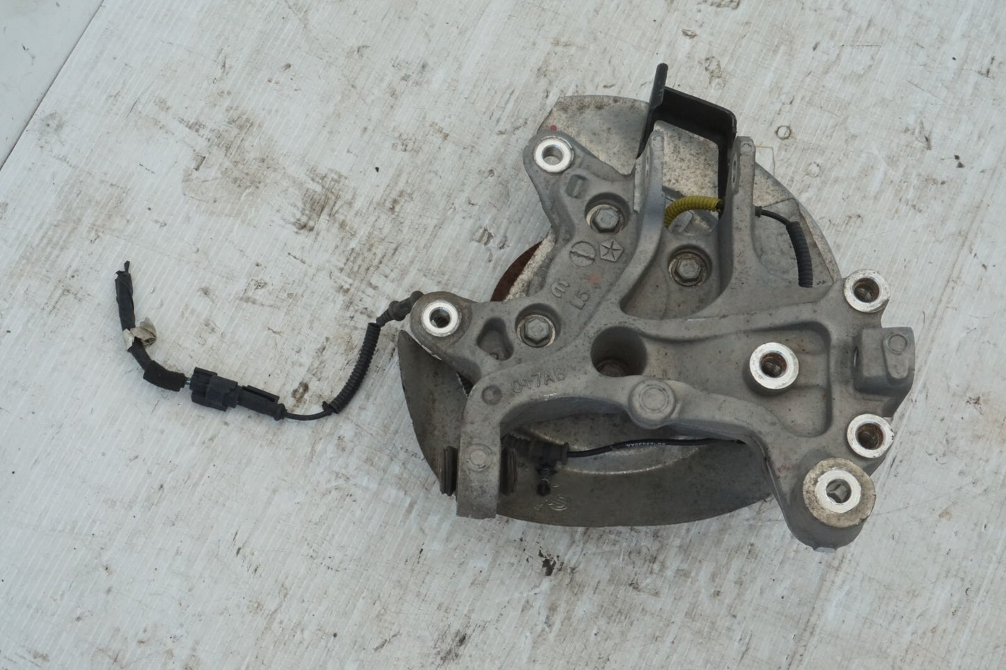 17 - 24 CHRYSLER PACIFICA REAR LEFT DRIVER SIDE SPINDLE KNUCKLE WHEEL HUB OEM