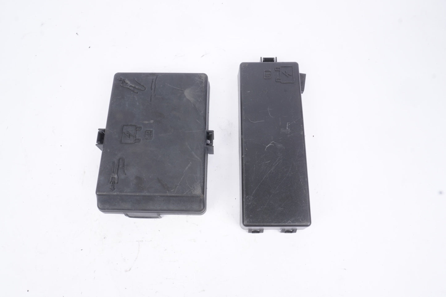 2014-2019 MASERATI GHIBLI SQ4 3.0L FUSE BOX JUNCTION COVER LID TRIM PANEL OEM 2