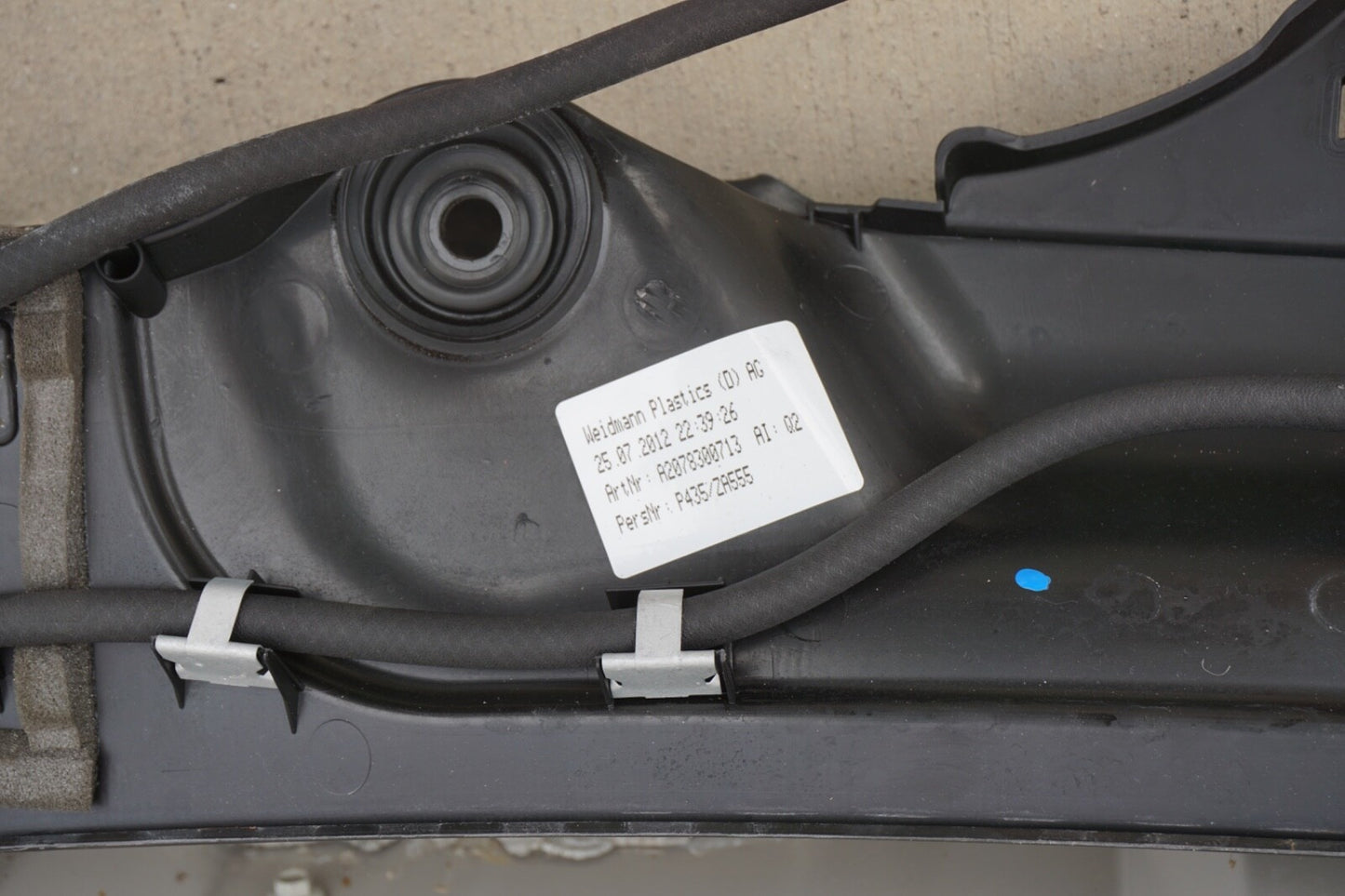 10-16 MERCEDES E350 E550  OEM C207 COUPE WINDSHIELD WIPER COWL PANEL 2078300713
