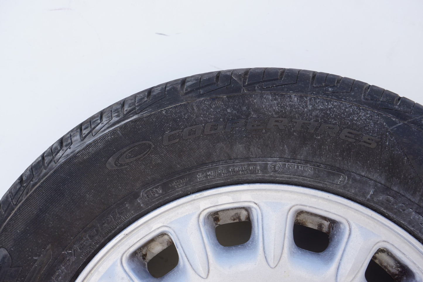 1987 - 1993 Cadillac Allante ALLOY WHEEL RIM & TIRE 225/60R16 OEM