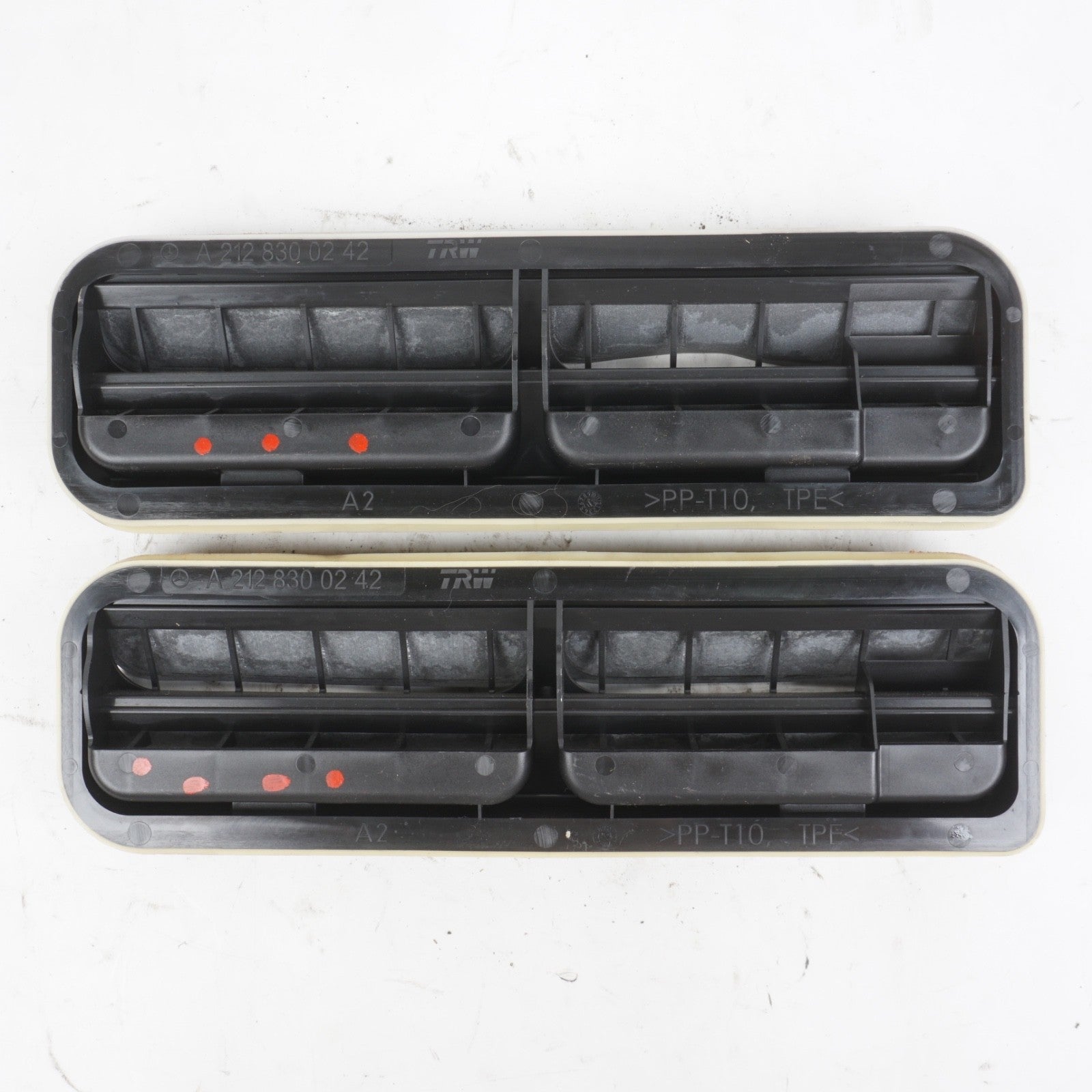 2008 - 2014 Mercedes C300 Rear Left And Right Quarter Air Vent Grille OEM