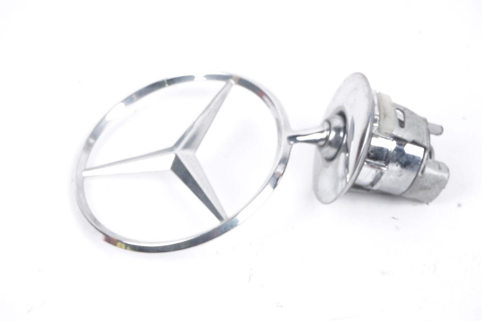 2008 - 2011 Mercedes W204 C300 Hood Logo Emblem Ornament OEM