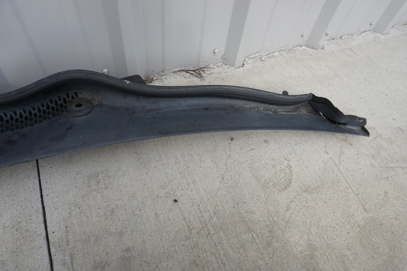 03-08 Mercedes R230 SL500 SL55 Front Cowl Vent Panel Windshield  OEM