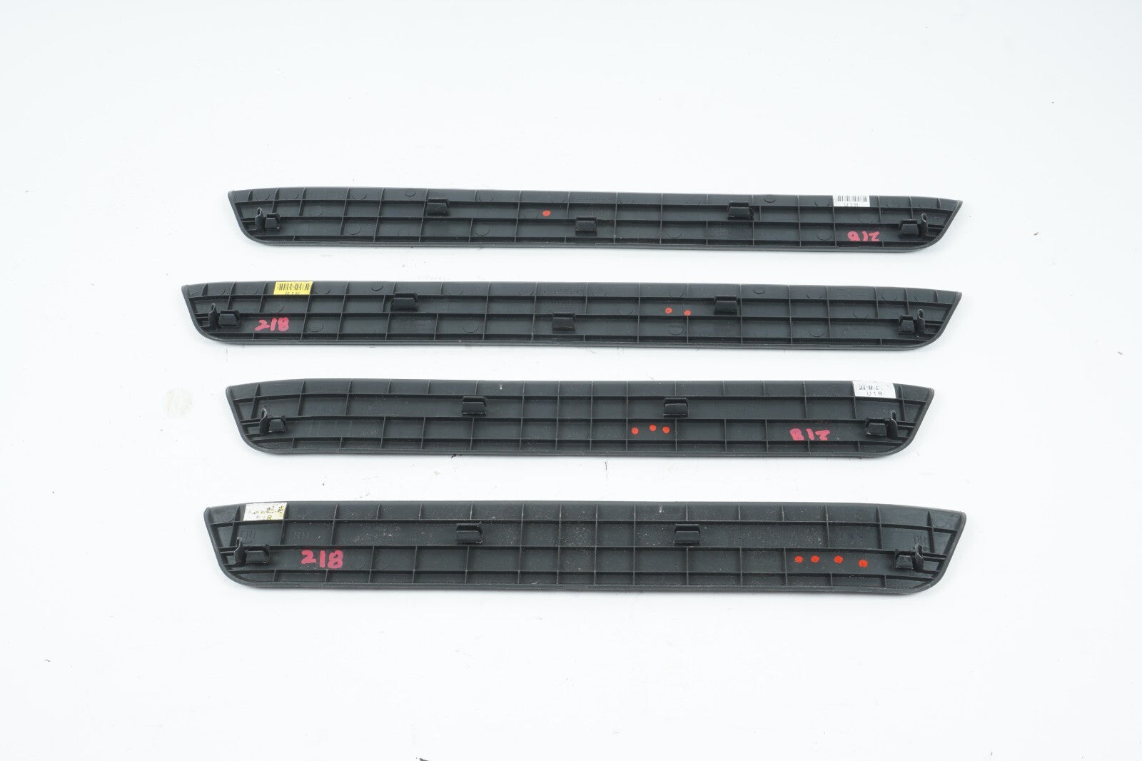 2013-2018 HYUNDAI SANTA FE DOOR SILL SCUFF PLATE TRIM FRONT & REAR OEM