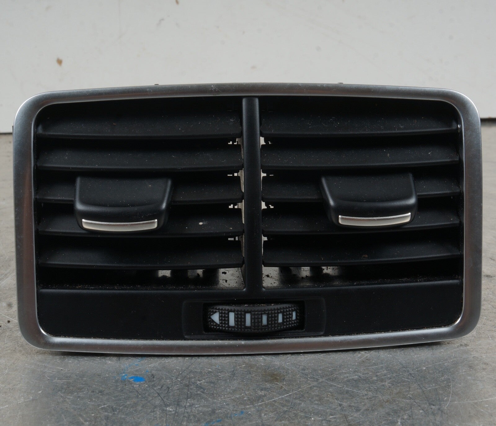 2005 - 2011 Audi A6 Rear Center Console Vent Air Vent Airvent 4F0819203 C