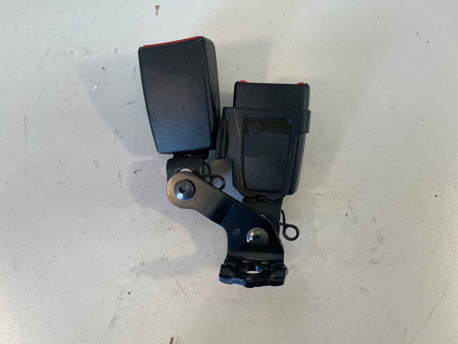 2012-2014 AUDI A7 REAR SEAT BELT BUCKLE LATCH DUAL OEM