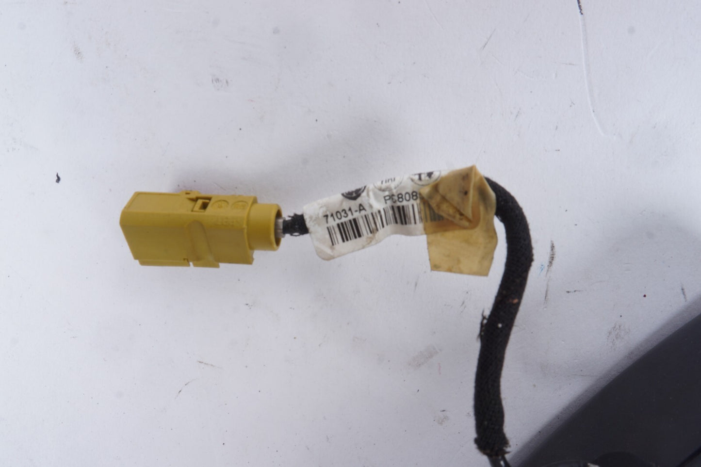 2012 - 2019 Fiat 500 Radio Antenna Base 68085981AA OEM